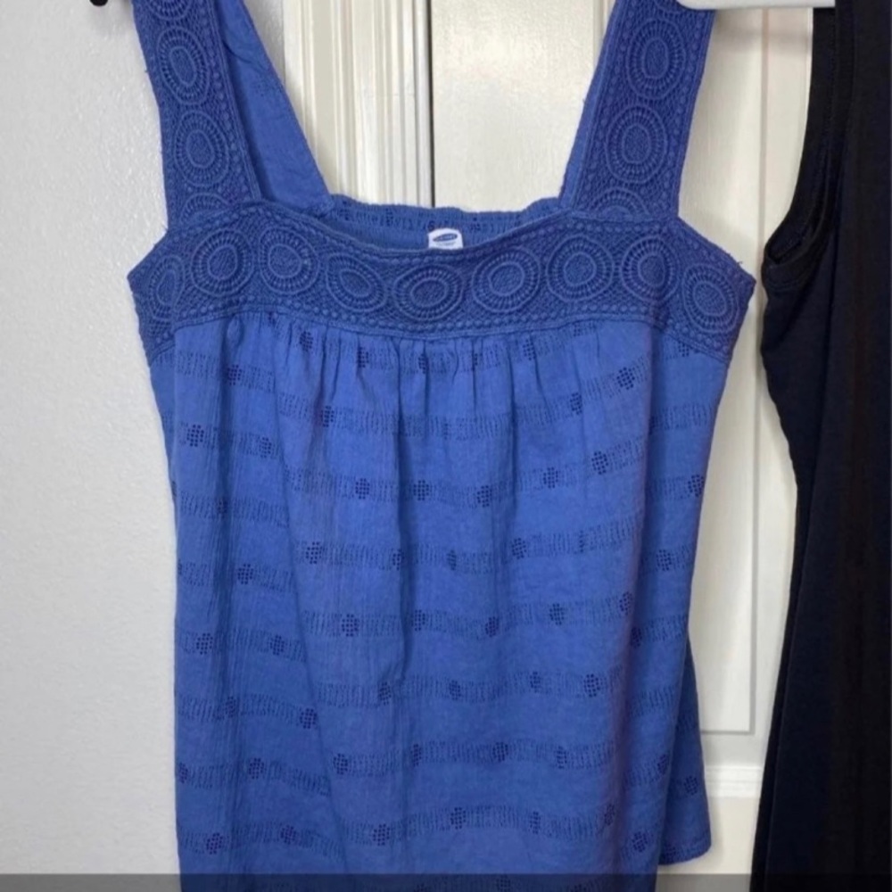 Sz L wide strap eyelet tops- only blue available